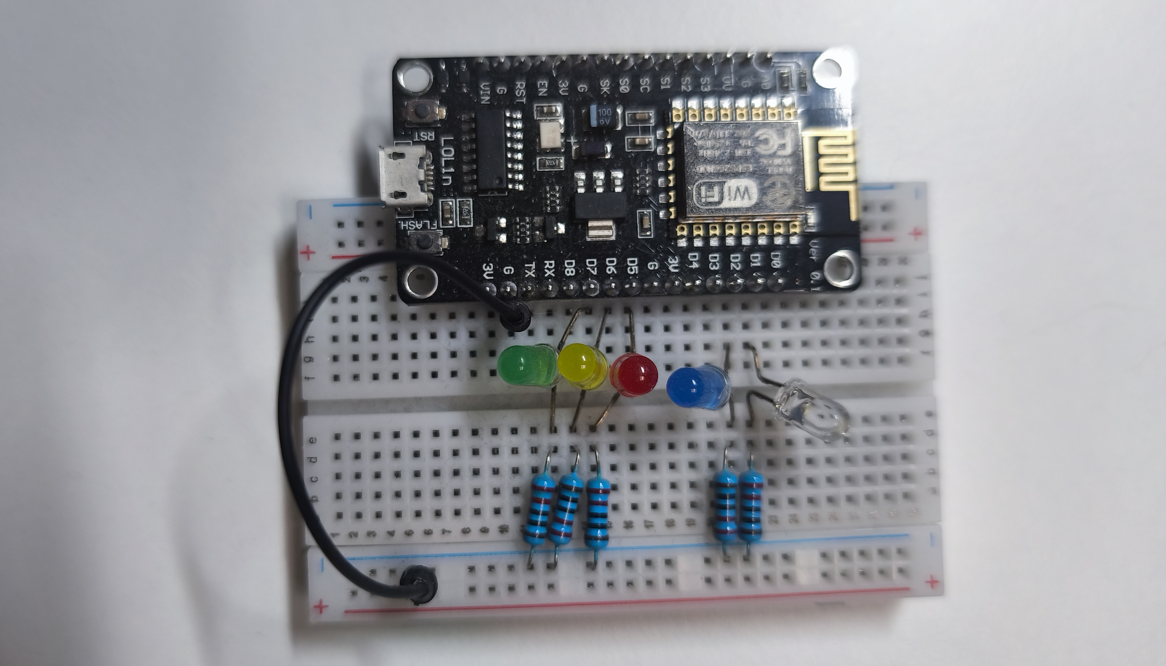 Contrôle d'état de LEDs avec un ESP32